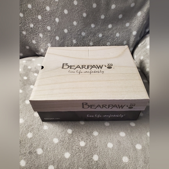 Brand New, Never worn, BearPaw Short Wide boots - Picture 13 of 13